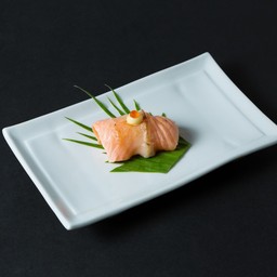 แซลมอนย่างไฟซูชิ