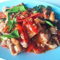 หมูชิ้นผัดพริกแกง