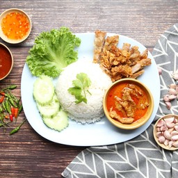 ข้าวสวยหมูทอดราดแกงพะแนงหมู ขนาด ธรรมดา