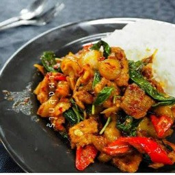 คั่วกลิ้งไก่ราดข้าว