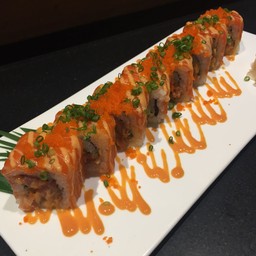 แซลมอนโรลราดซอสเผ็ด