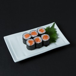 ข้าวห่อสาหร่ายไส้ปลาแซลมอน