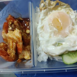 ข้าวกุ้งกระเทียม