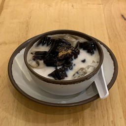 เฉาก๊วยนมสด