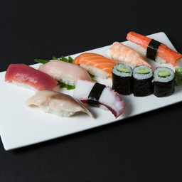 ซูชิรวมชุดกลาง