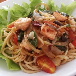 สปาเก็ตตี้ผัดแซลม่อน