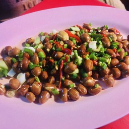 ยำถั่วลิสง