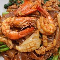 ผัดซี้อิ๊วทะเล