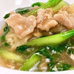 ราดหน้าหมูเส้นใหญ่,เส้นหมี่