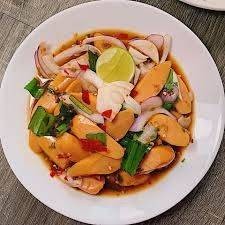 ยำไส้กรอก
