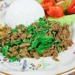 กระเพราหมูราดข้าว