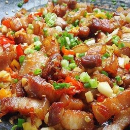 สามชั้นคั่วพริกเกลือ