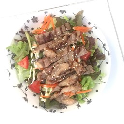 สลัดเนื้อย่าง