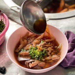 ก๋วยเตี๋ยวไก่มะระเนินทราย ปากซอยเนินทราย