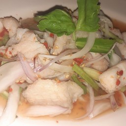 ยำเนื้อปลากระพง