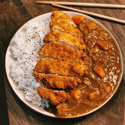 ข้าวแกงกะหรี่หมูทอด