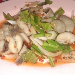 ยำไส้ตัน