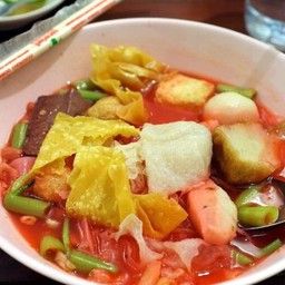 ตั้งโอ๋ ชายสี่บะหมี่เกี๊ยว