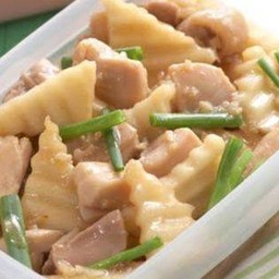 ข้าวหน้าไก่ผัดยอดมะพร้าวอ่อน