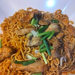 มาม่าผัดซอสเผ็ดเกาหลีหมูยอ+ไข่ดาวออนเซน