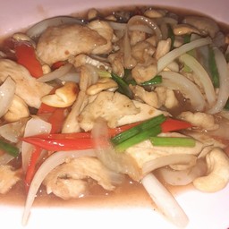 ไก่ผัดเม็ดมะม่วง