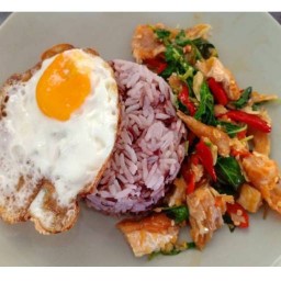 กระเพราแซลมอน