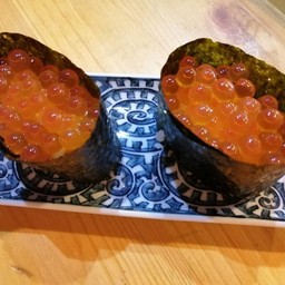 ซูชิไข่แซลม่อน