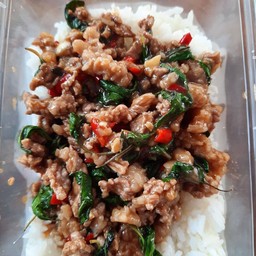 ข้าวกะเพราเนื้อ