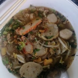 ก๋วยเตี๋ยวบ้านเจ็ดยอด