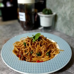 สปาเก็ตตี้กะเพราเนื้อโคขุนสับ