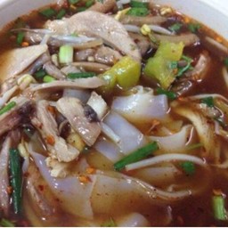 ก๊วยเตี๋ยวไก่มะระเส้นใหญ่