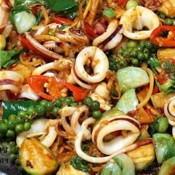 ข้าวราดทะเลผัดฉ่า