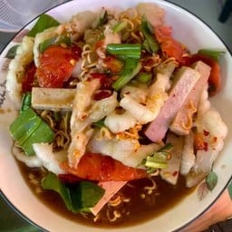 ยำมาม่าเล็บมือนาง+หมูยอ