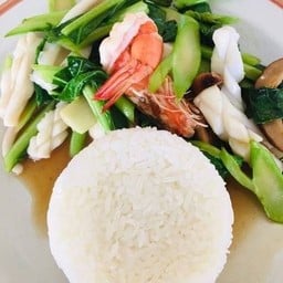 ข้าวราดคะน้าทะเล