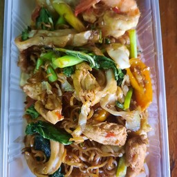 มาม่าผัดรวมมืตร