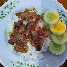 ข้าวหมูทอดกระเทียม