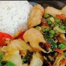 ข้าวราดปลากระพงผัดฉ่า