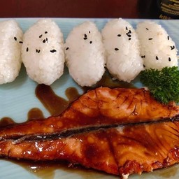 ข้าวแซลม่อนย่าง