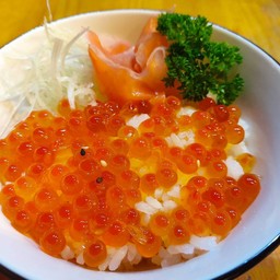 ข้าวไข่แซลม่อน