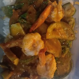 ข้าวผัดพริกแกงกุ้ง