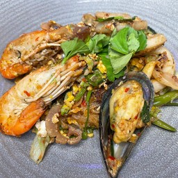 สุกี้ผัดรวมทะเลคอมโบ้ กุ้งใหญ่