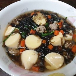 ต้มจืดเต้าหู้หมูสาหร่ายใส่วุ้นเส้น
