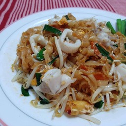 Pad Thai, Fried Mussels Mae Muay Kitchen Charoen Krung Branch 107