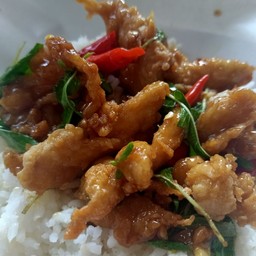 ข้าวกระเพราไก่กรอบ