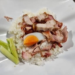 บะหมี่หมูแดงข้าวหมูกรอบ&ผัดไท