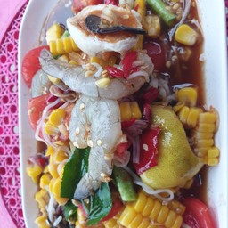 ตำข้าวโพดไข่เค็มกุ้งสด