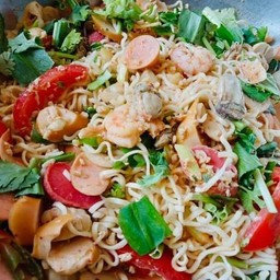 เจ๊พลอย ยำซิ่ง