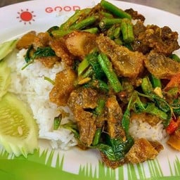 ผัดเครื่องแกง