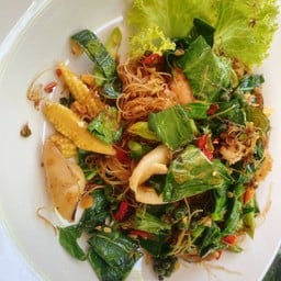 เส้นหมี่ผัดขี้เมาทะเล