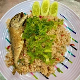 ข้าวผัดน้ำพริกปลาทู